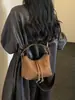 Bolso tipo cubo de gran capacidad con acabado mate retro, un bolso de hombro casual de nicho y elegante, perfecto para el uso diario y un bolso tote versátil para exportación