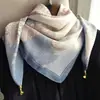 Pañuelo Cuadrado con Hebilla Magnética 65 Pañuelo Pequeño de Seda Pañuelo Pequeño para Protección de Cuello de Primavera y Otoño Pañuelo Pequeño para Mujer Sensación de Alta Gama Estilo Coreano Elegante Combinable Pañuelo de Seda para Mujer