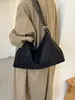 Nova bolsa tote de camurça 2025, moderna e versátil para mulheres, grande capacidade, adequada para o trajeto diário, pode ser carregada como bolsa de ombro ou bolsa transversal, design simples