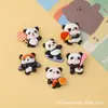 Clipes de Cabelo, Elásticos de Cabelo, Capas de Celular com Cola Cremosa, Adesivos para Copo de Água de Patinete Elétrico, Acessórios - Panda Esportivo Fofo Feito à Mão DIY