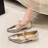 Zapatos de mujer de tacón grueso con punta estilo francés, nuevo estilo de hada para otoño 2026, adecuados para combinar con faldas, con correa de pedrería, zapatos Mary Jane