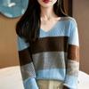 Suéter de Punto a Rayas Estilo Coreano para Mujer de Otoño, Holgado y Adelgazante, Tacto Suave y Relajado, Cuello V Medio Alto A7552