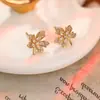 Pendientes de Hoja de Arce Completamente Incrustados de Diamantes Weidni de Alta Lujo Lujo Accesible Moda Elegante Pendientes Elegantes Pendientes de Gama Alta Venta al por Mayor Mujer