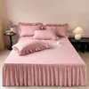 Nuevo Juego de Falda de Cama de Algodón de Hibisco Universal para las Cuatro Estaciones de Tres Piezas Cubierta de Cama Antideslizante Sábana de Colchón de Encaje para Estudiantes Cubierta de Cama