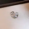 Pinzas para Orejas de Mariposa de Circonita Super Brillantes Estilo Coreano para Mujeres Sin Perforaciones, Exquisitas Pinzas para Cartílago, Pendientes de Moda y Versátiles con un Diseño Único