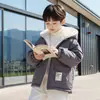 [Combinación Popular] Chaqueta Engrosada para Niños Invierno 2025 Ropa de Invierno para Niños Parka Estilo Coreano Forrada de Felpa Tendencia