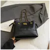 Bolso Grande Transfronterizo para Mujer 2026 Nuevo Estilo Retro Europeo y Americano Gamuza Acolchado Cadena Bolso Cruzado Bolso Cubo de un Solo Hombro