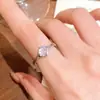 Anillo de Diamante Falso de Moissanita de 1 Quilate Nuevo para Mujer Xiaohongshu Diseño de Moda de Gama Alta Estilo Minimalista Anillo para el Dedo Venta al por Mayor Dropshipping