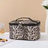 Bolsa de Maquiagem Nova em Couro PU Retrô, Bolsa Simples tipo Saco para Cosméticos, Bolsa Saco de Grande Capacidade para Produtos de Skincare e Higiene Pessoal, Multifuncional