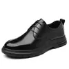 Sandalias transpirables caladas para hombre Wenzhou, nuevos modelos de verano para hombre, zapatos de punta redonda de tacón plano, zapatos de cuero casual de negocios, venta al por mayor