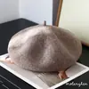 Boina de lana de alta calidad, que queda bien, para mujer, color liso, versátil, elegante y hace que la cara parezca más pequeña, parecida a un gorro de calabaza
