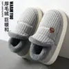 Pantuflas de algodón para hombre de talla grande, estilo invierno, con talón cerrado, diseño nuevo, adecuadas para uso en interiores y en casa, de suela gruesa, antideslizantes y forradas de felpa para mayor calidez