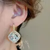 Tiktok con pendientes cuadrados de circonita de alta gama tendencia femenina pendientes versátiles pendientes de circonita superbrillantes de lujo ligero venta al por mayor