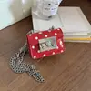 Mini Bolso de Charol para Mujer 2026 Nueva Moda Bolso Cuadrado Pequeño de Gama Alta Bolso Cruzado con Cadena de Lunares Billetera