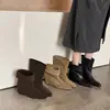 Botas Curtas de Bico Quadrado Outono/Inverno 2026 para Mulheres, de Uso Dupla Face, com Salto Interno Aumentador, Botas para Calça Versáteis, Emagrecedoras, Botas de Cano Curto, Slip-on
