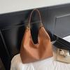 Bolsa Retrô de Grande Capacidade Outono e Inverno Feminina 2025 Nova Moda de Outono Bolsa de Ombro para o Dia a Dia Bolsa Tote Versátil de Nicho
