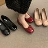 Zapatos de Ballet Rojos Estilo Francés con Tacón Oculto para Uso en Exteriores, Nuevos Zapatos Individuales Poco Profundos con Lazo para Mujer Primavera/Verano 2026