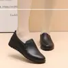 Zapatos casuales de cuero para mujer, slip-on, suela blanda, para primavera y otoño, antideslizantes, talla grande para mamás, tallas 36-42