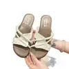 Chanclas Francesas Retro de Perlas para Mujer 2026 Nueva Moda de Verano Sandalias Planas Versátiles de Playa para Uso en Exteriores