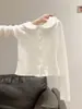 Camiseta Branca Manga Longa com Gola Peter Pan para Mulheres, Camisa Base Camada Interna, Lançamento Outono 2025, Design Inspirado em Cardigan, Top Ajustado