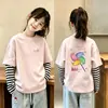 2026 Nova Camiseta Infantil Redonda com Estampa de Desenho Animado Fofo Camada Base Listrada Patchwork para Meninas Manga Longa 100% Algodão