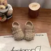 Zapatos de Cuero Suave Estilo Retro para Niñas, Nuevo Estilo Primavera y Otoño con Velcro, Zapatos para Bebés de 1 a 3 Años, Planos Duraderos Estilo Princesa