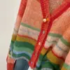 Suéter de cuello en V con contraste de color arcoíris para mujer, otoño e invierno, de alta gama, súper atractivo, chaqueta tipo cárdigan, suéter de color caramelo, top de moda