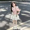 Novo Conjunto de Primavera e Outono para Meninas Mais Velhas: Conjunto Duas Peças: Moletom Gola Alta Doce e Fresco com Saia Bolo de Renda Delicada Estilo Coreano