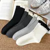 Meias Femininas de Cano Médio com Listras de Bolinhas e Babados Outono Inverno Moda Versátil Meias com Punho Solto Femininas Indústria de Meias Zhuji