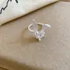 ¡Orejas de Conejo Blanco Plateado! Anillo Abierto de Conejo con Corazón de Zircón, Anillo para Dedo Índice de Diseño Nicho, Joyería de Mano Simple y de Moda para Mujeres