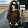 Top de tricô de cor sólida, com visual de duas peças, de manga longa para mulheres, estilo francês, nova coleção de outono de 2026, apresentando um design suave e elegante com uma gola xale assimétrica.