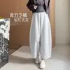 Pantalones de chándal grises con estampado floral y pernera curva para mujer, diseñados para cubrir las caderas y crear un efecto adelgazante, nuevo estilo 2026, adecuados para primavera, otoño y verano, longitud cropped, pantalones balloon deportivos para mujer