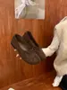 Zapatos planos retro de nicho estilo coreano con punta dividida y lazo 2026 nuevos zapatos de estilo de noche de gamuza tipo pezuña de cerdo y mocasines