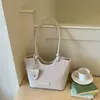 Bolsa de palha tecida da moda, bolsa de ombro personalizada e moderna, bolsa de mão estilosa estilo coreano para trabalho, deslocamento e uso casual