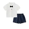 Conjunto Infantil de Rua Estilo Estrangeiro Inglaterra Tricolor Carregando Infantil Lel POLO Camiseta de Manga Curta Conjunto de 2 Peças Estilo Colegial para Meninos