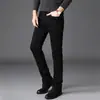 Jeans Negros de Alta Gama Hong Kong que No se Desvanecen Pantalones Rectos Ajustados para Hombre Otoño e Invierno 2026 Pantalones Casuales con Forro Polar