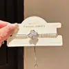 Mariposa Plateada Baila Ligeramente~Pulsera de Flor de Mariposa de Circonita Estilo Lujo Ligero, Pulsera Hecha a Mano Moderna y Sofisticada, Joyería de Nicho de Alta Gama