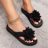 Chanclas Planas de Nuevo Tamaño para Comercio Exterior Transfronterizo con Diseño Floral de Color Sólido, Sandalias Retro Versátiles y de Moda al por Mayor