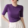 Camiseta de outono de cor sólida, gola redonda, manga curta, corte justo, elegante e que afina a silhueta, uma peça versátil para usar por baixo para mulheres, com um toque de alta qualidade