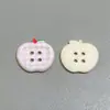 Botones de plástico de manzana a cuadros de colores, piezas de accesorio para manualidades, botones lindos y frescos para ropa infantil, botones de manzana estampados de colores