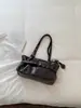 Bolsa de ombro retrô com rebites transfronteiriça para mulheres, nova moda 2026, bolsa tote grande para o dia a dia, bolsa de ombro de alta qualidade