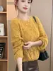 Top de tricô oco de um ombro estilo coreano para mulheres, casual e moderno, suéter versátil e que afina a silhueta, nova coleção outono 2026