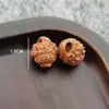 [Coleção] Cesta de Pêssego e Escultura de Caroço de Pêssego Pingente de Cesta de Pêssego com Fio Vermelho Acessórios Artesanais DIY para Bebês e Crianças