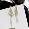 Pendientes de perlas triangulares de moda, ligeros, de lujo y de alta gama, con diseño simple de nicho, pendientes Joker, venta al por mayor
