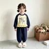 Nuevo conjunto de niña estilo coreano, linda sudadera de encaje con estampado de dibujos animados de manga larga y pantalones jogger, dulce conjunto de dos piezas para bebés