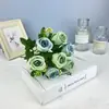 Ramo de Rosas Artificiales de 7 Ramas Flor de Seda Flor Falsa Adorno de Decoración para el Hogar Disponible en Múltiples Colores para Arreglos de Boda