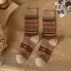 Calcetines para Mujer Otoño Invierno Estilo Retro Doble Aguja Doble Hilera Media Pantorrilla Calcetines para Mujer Fábrica de Zhuji Estilo Étnico Maillard Calcetines Holgados
