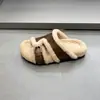Pantuflas de algodón moda punta abierta suela gruesa otoño e invierno hebilla de cuero estilo coreano lateral mujer lana de cordero 2026 felpa de una tira