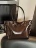 Bolso de Axila de Gamuza de Gran Capacidad Retro Diseño de Nicho de Gama Alta Hebilla Metálica Bolso de Hombro Tote Portátil para Mujer