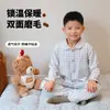 26 Conjunto de pijama cálido de doble cara cepillado para niños, otoño e invierno, unisex, cuadros retro, cuello de muñeca, cárdigan, ropa de estar